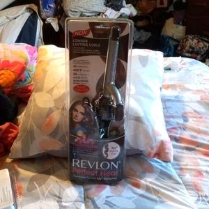 NWT Revlon Perfect Heat 3/4" styling iron
